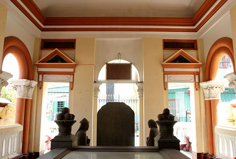 Choáng ngợp khu mộ cổ của bá hộ giàu nhất Sài Gòn xưa - 13