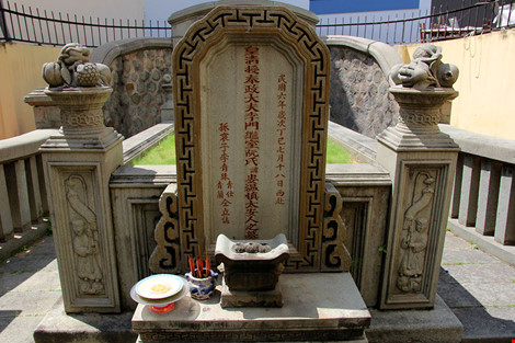 Choáng ngợp khu mộ cổ của bá hộ giàu nhất Sài Gòn xưa - 18