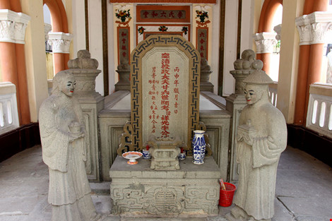 Choáng ngợp khu mộ cổ của bá hộ giàu nhất Sài Gòn xưa - 4